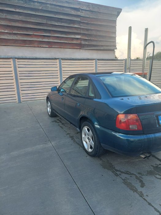 Vând Audi a4b51,8t