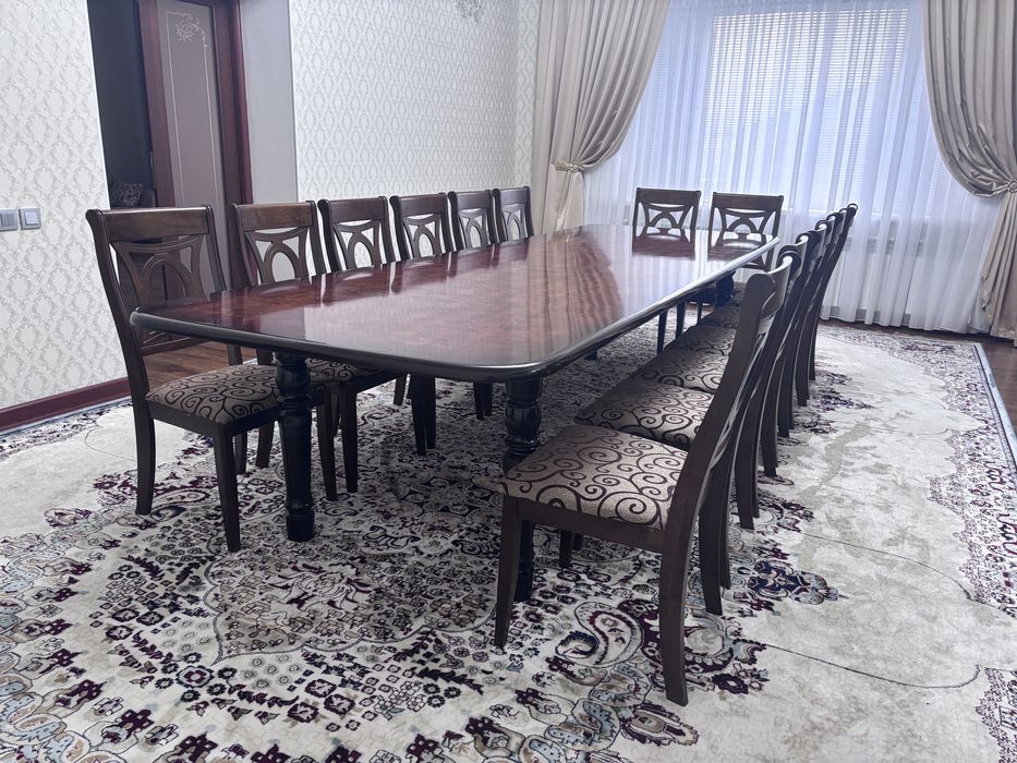 Стол со стульями