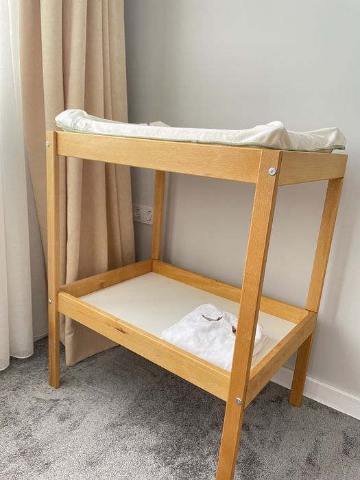 Повивалник / Маса за повиване SNIGLAR