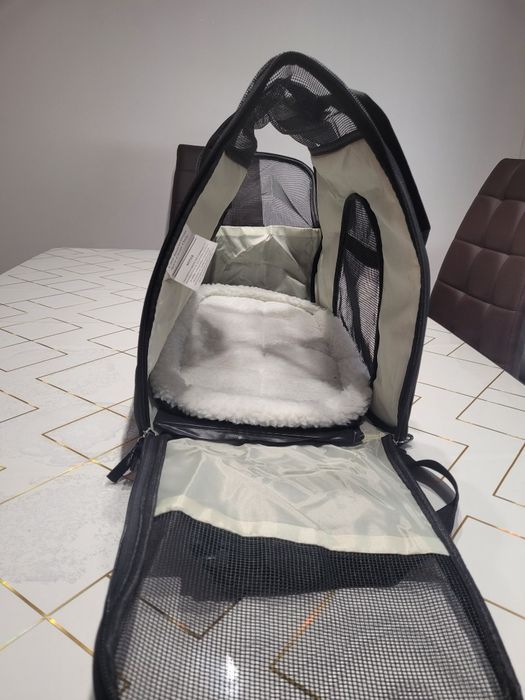 Преносима чанта за домашен любимец.