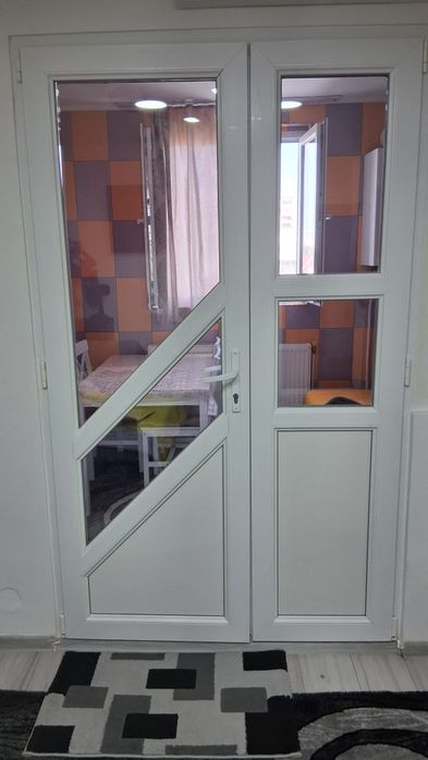 Ușa cu geam termopan