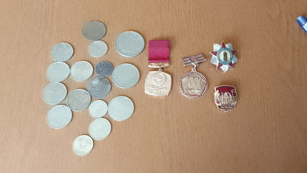 Продам Медали монеты