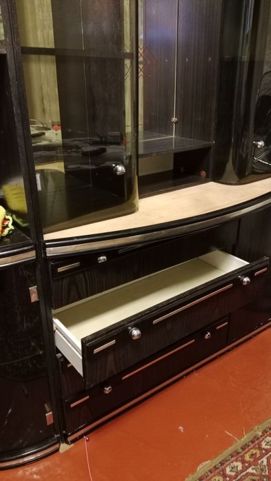 Сервант и трюмо даром самовывоз