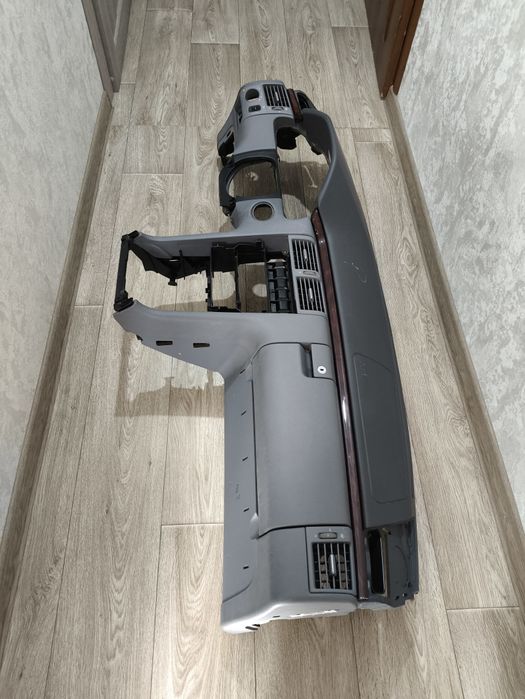 Панель Мерседес 210