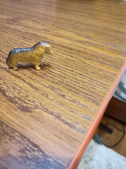 Колекционерски фигурки на животни и динозаври