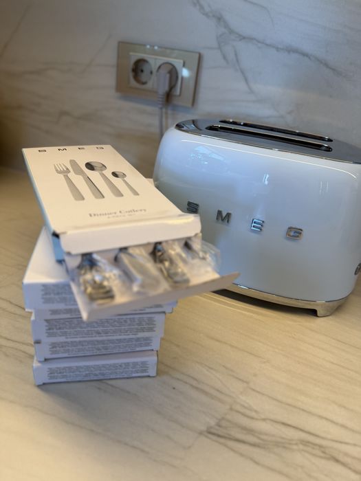 Set de 6 tacamuri Smeg, noi