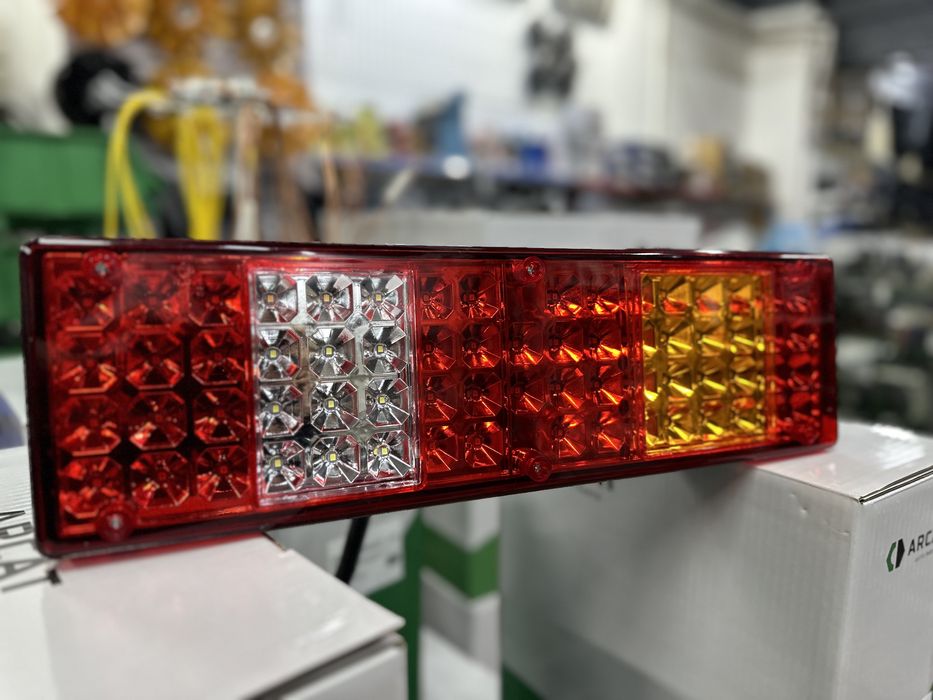 Широкий заводской диодный фонарь на газель