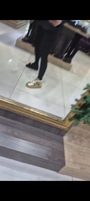 Продам ботинки новые.