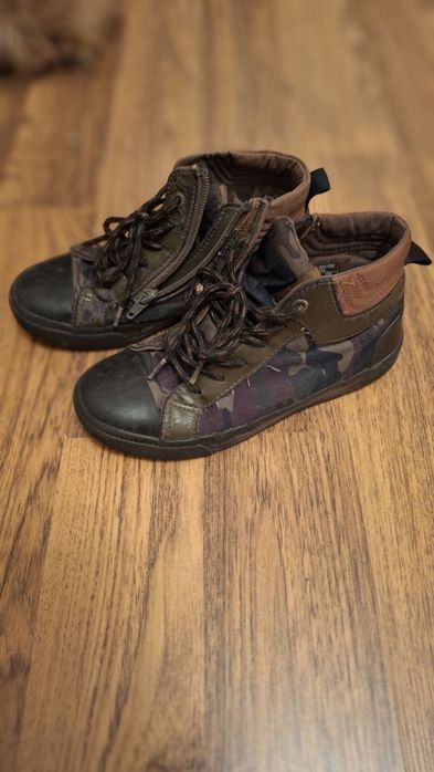 Продам детскую обувь