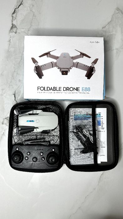 Dron. Дрон. Квадрокоптер игрушка. Без камеры