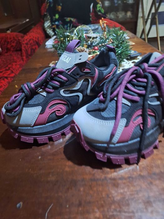 Нови маратонки не използвани