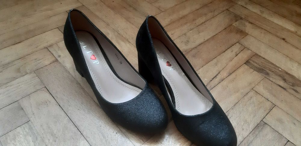 Чисто нови дамски обувки