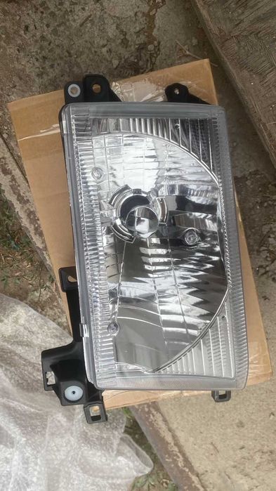 Фары передние на Тойота Форанер 185 / Toyota 4Runner 185