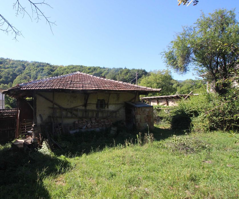 Къща с парцел в кв. Гачевци, общ. Габрово