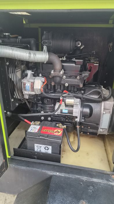 Turn de lumini cu generator 220v