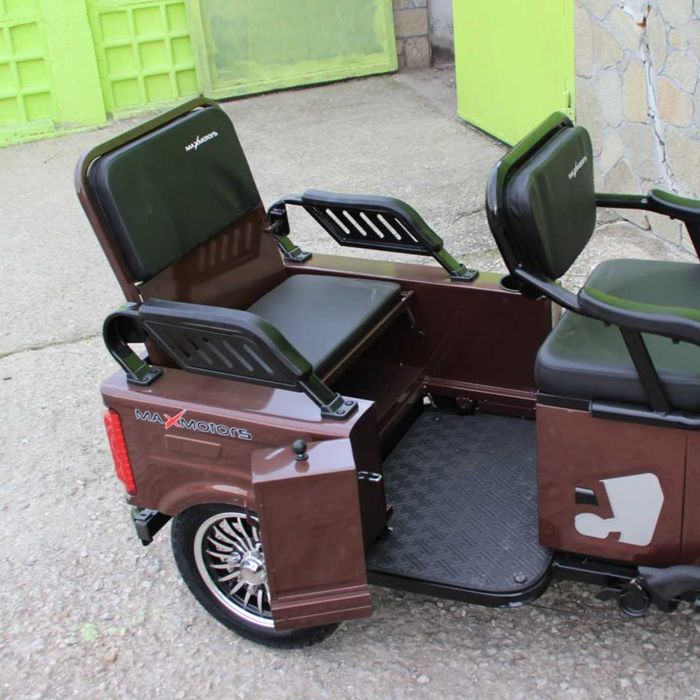 Двуместна Електрическа CARGO триколка 1500W 48V 21AH BROWN
