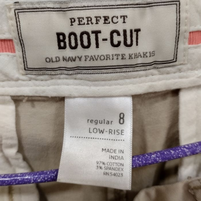 Дамски панталон с ниска талия.