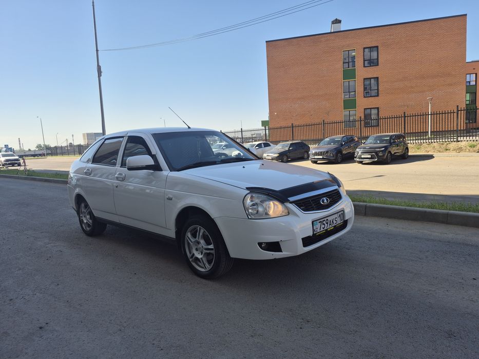 Продам Приору 2014год люкс.