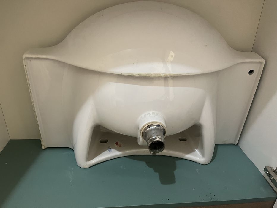 Продам люстра и раковину