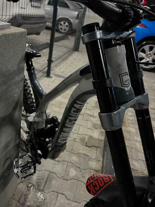 Продавам Downhill колело Commencal Supreme V4