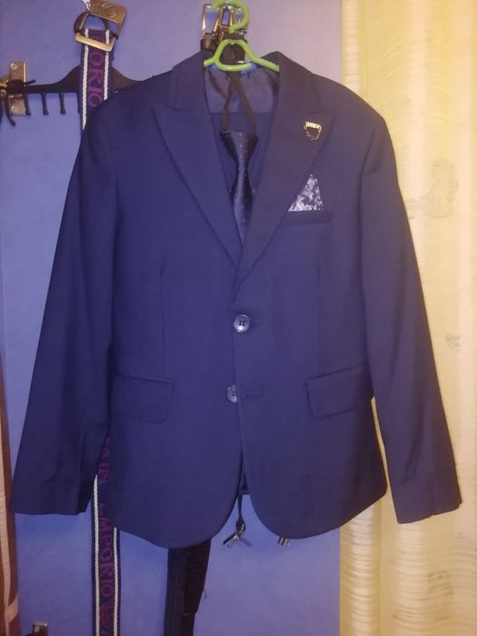 Продам костюм школьный