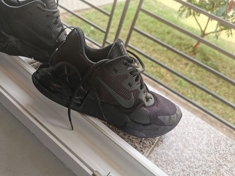 Adidași Nike de vânzare