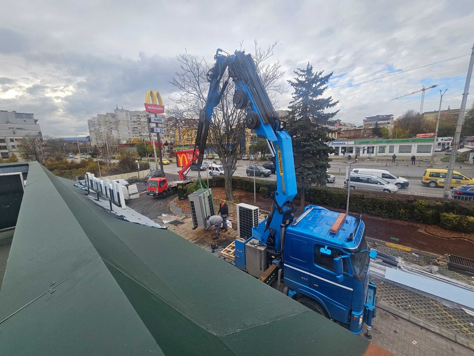 Камион с кран. Транспортни и товаро-разтоварни услуги.