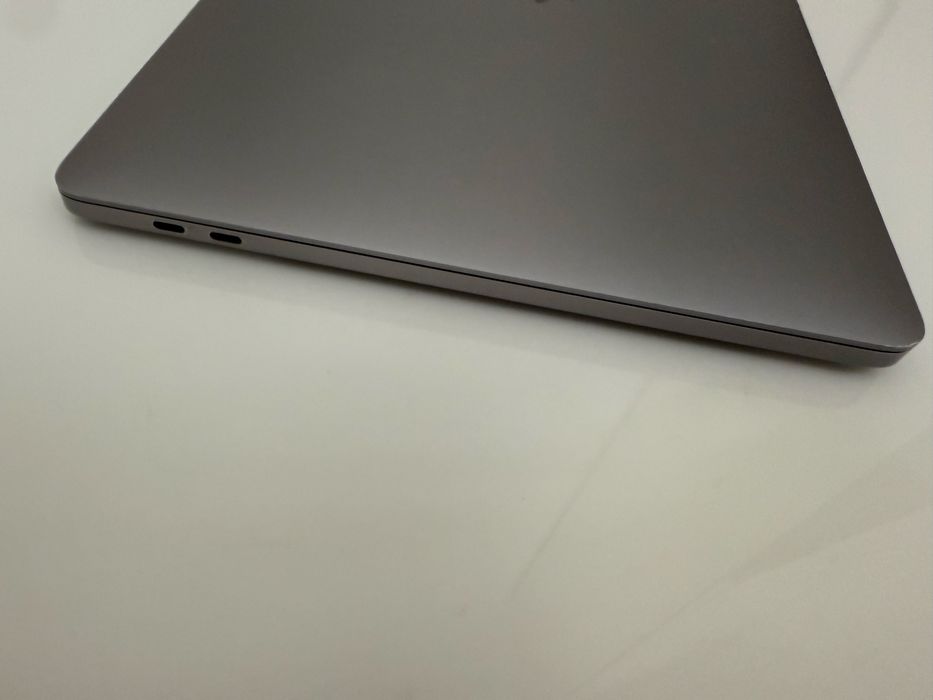MacBook Pro TouchBar 2016год. i5/8/256