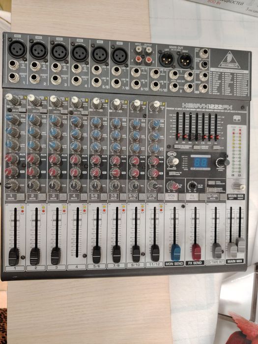 Продам пульт рабочий Behringer