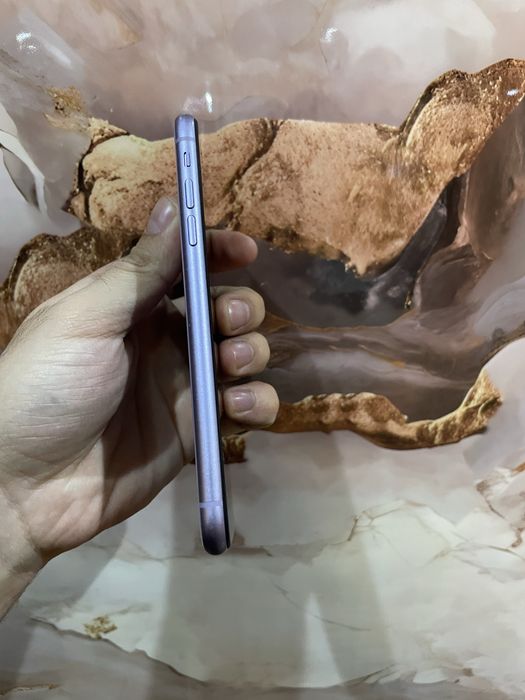 Продам телефон  Айфон 11