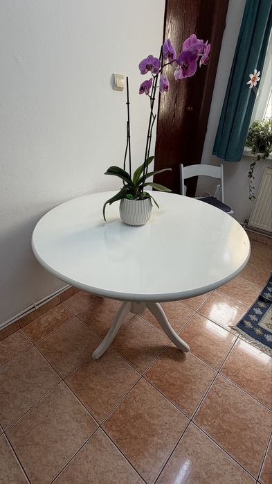 Masa din lemn masiv dimensiuni 105 cirumferinta si 76 inaltime