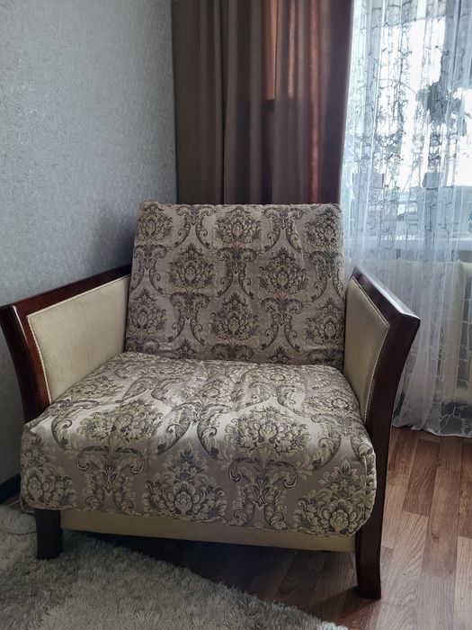 - Уютное кресло -