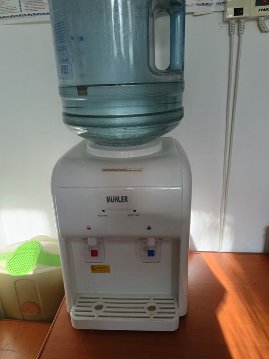Vând aparat apa rece calda impecabil ideal pentru casa sau birou