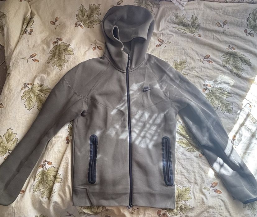Nike teche flece
