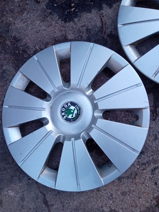 Продавам два оригинални таса от Шкода 14цола