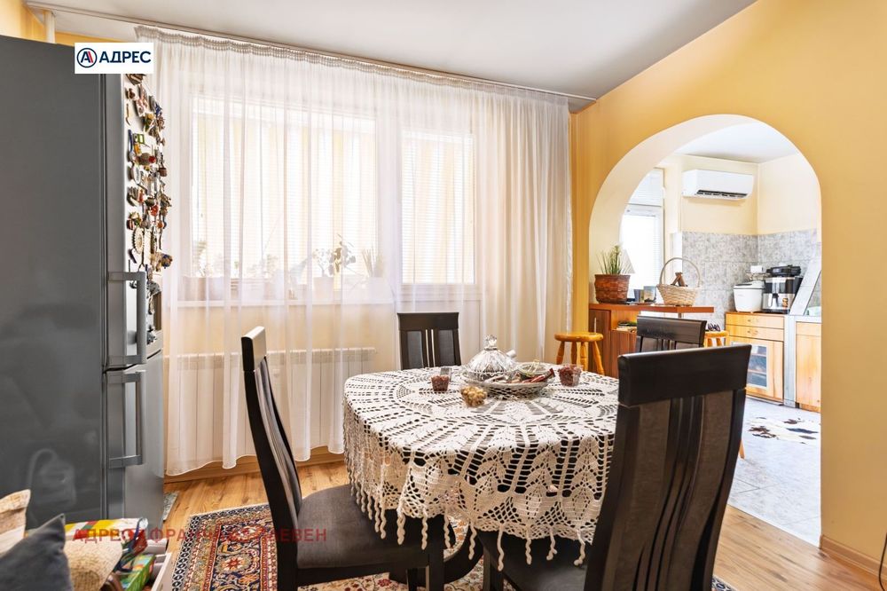 Продава се Тристаен апартамент в Плевен, Идеален център - 100 кв.м за 1450 €/кв.м - Снимка #1