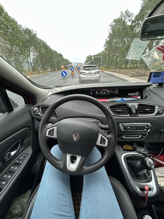Vând sau schimb Renault Scenic 3, 1.6dCI, 130CP, 2012 cu o mașină pe benzină an 2015+