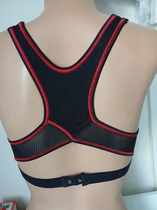 Спортно бюстие Триумф 70B