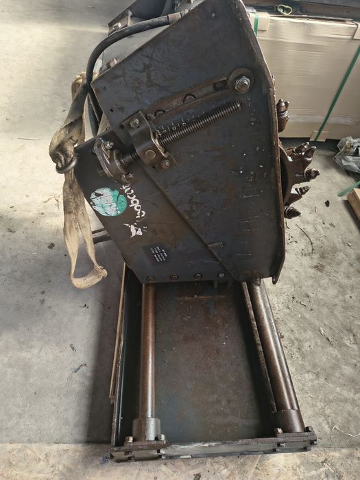 Mini incarcator bobcat frontal cu fresa