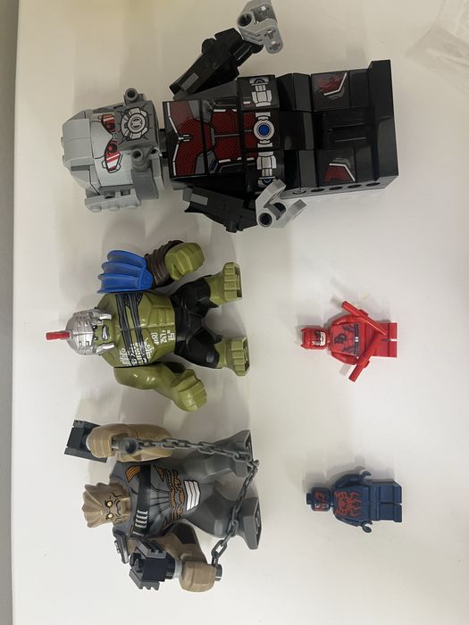 Продаю лего марвел фигурки