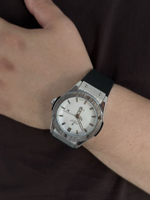Продам часы Hublot (новые)