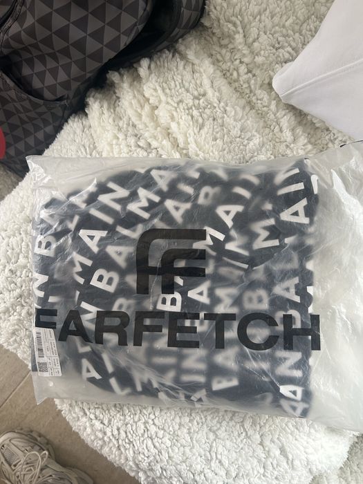 Tricou Balmain negru.