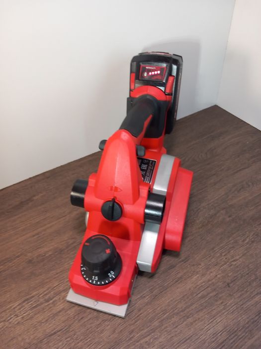 Vând rindea de mână Milwaukee