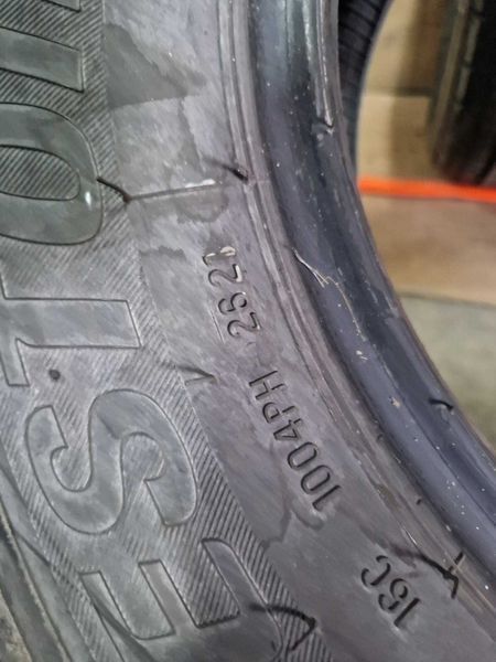 2 Bridgestone R15C 215/70/ 
летни бусови гуми DOT2621