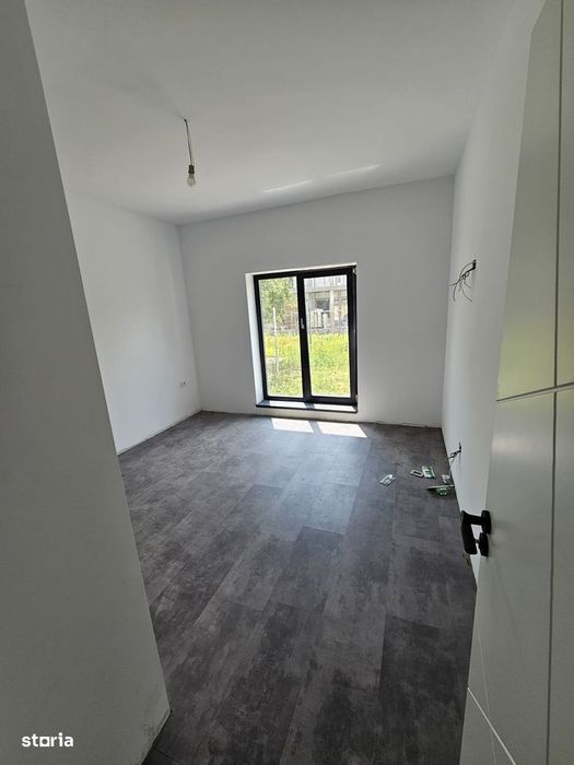Casa noua,la cheie, cu utilități.