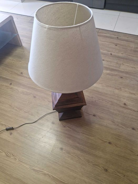 Продава се ретро настолна лампа