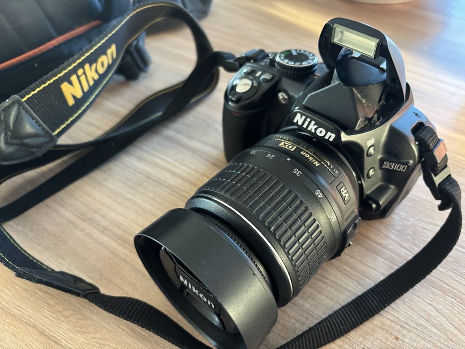 Vand aparat foto Nikon D3100 cu obiectiv VR 18/55