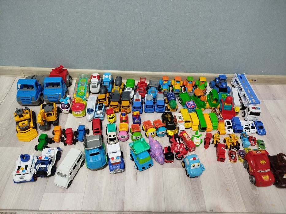 Продам игрушки машинки игрушки для мальчика