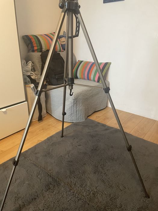 Регулираща се стойка за фотоапарат