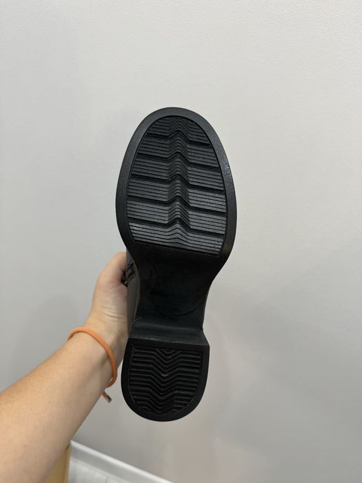 Чёрные зимние кожаные сапоги